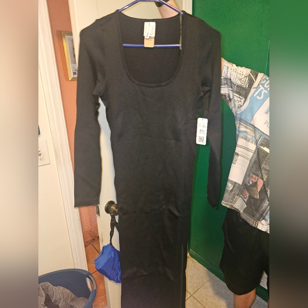 Chloe x Halle Ribbed form long sleeve side slit dress